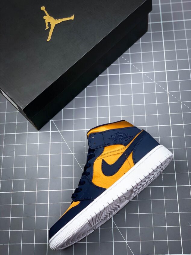 Tenis Air Jordan Mid